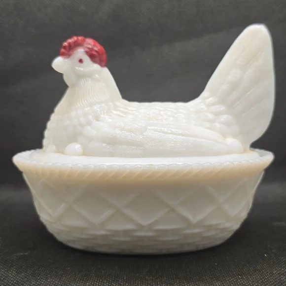Vintage Westmoreland Milk Glass Rooster on a Nest Covered Dish 5" Long - Picture 3 of 7